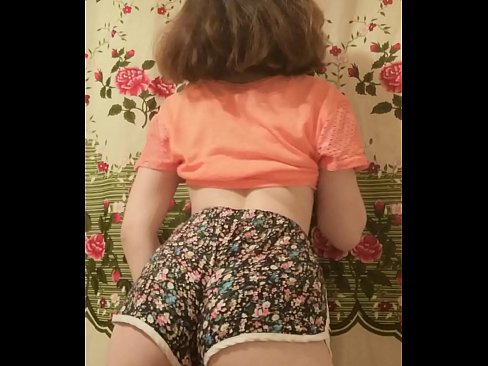 ❤️ Sexet ung babe laver en striptease ved at filme sine shorts på kamera ❤ Porn video at da.sexvideogif.ru ❌️❤